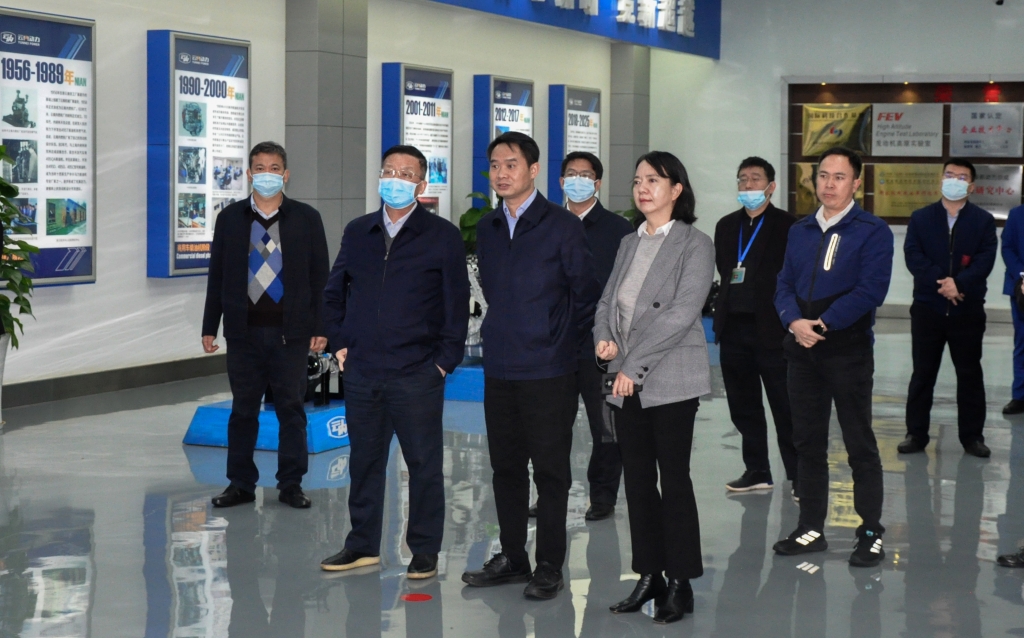 昆明市委常委杨东伟一行到云南立博Ladbrokes动力集团有限公司发展调研